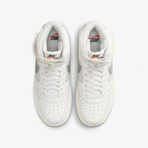 Nike Big Kid Air Force 1 High LE GS Basketball Shoes - Picture 4 of 4